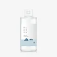 薄いグレーの背景に、すりガラス調のフリップキャップ付きの透明なプラスチックボトル。白いラベルに縦書きで「독도토너 1025」とあり、岩の小島とアザラシの小さなイラストが描かれている。